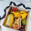 Caja de Madera Fusión Un Encuentro Perfecto de Sabores Dulces y Salados